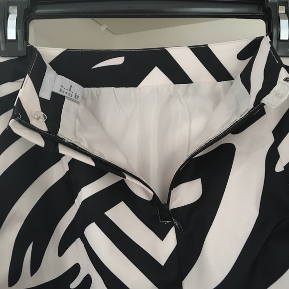 EUC H&M Zebra Print Pencil Skirt size 4 - Picture 5 of 8